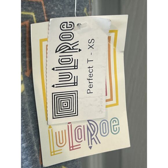 LuLaRoe Perfect T Shirt Women’s XS Lightning Bolt Print Short Sleeve Flowy Hem - Picture 4 of 10